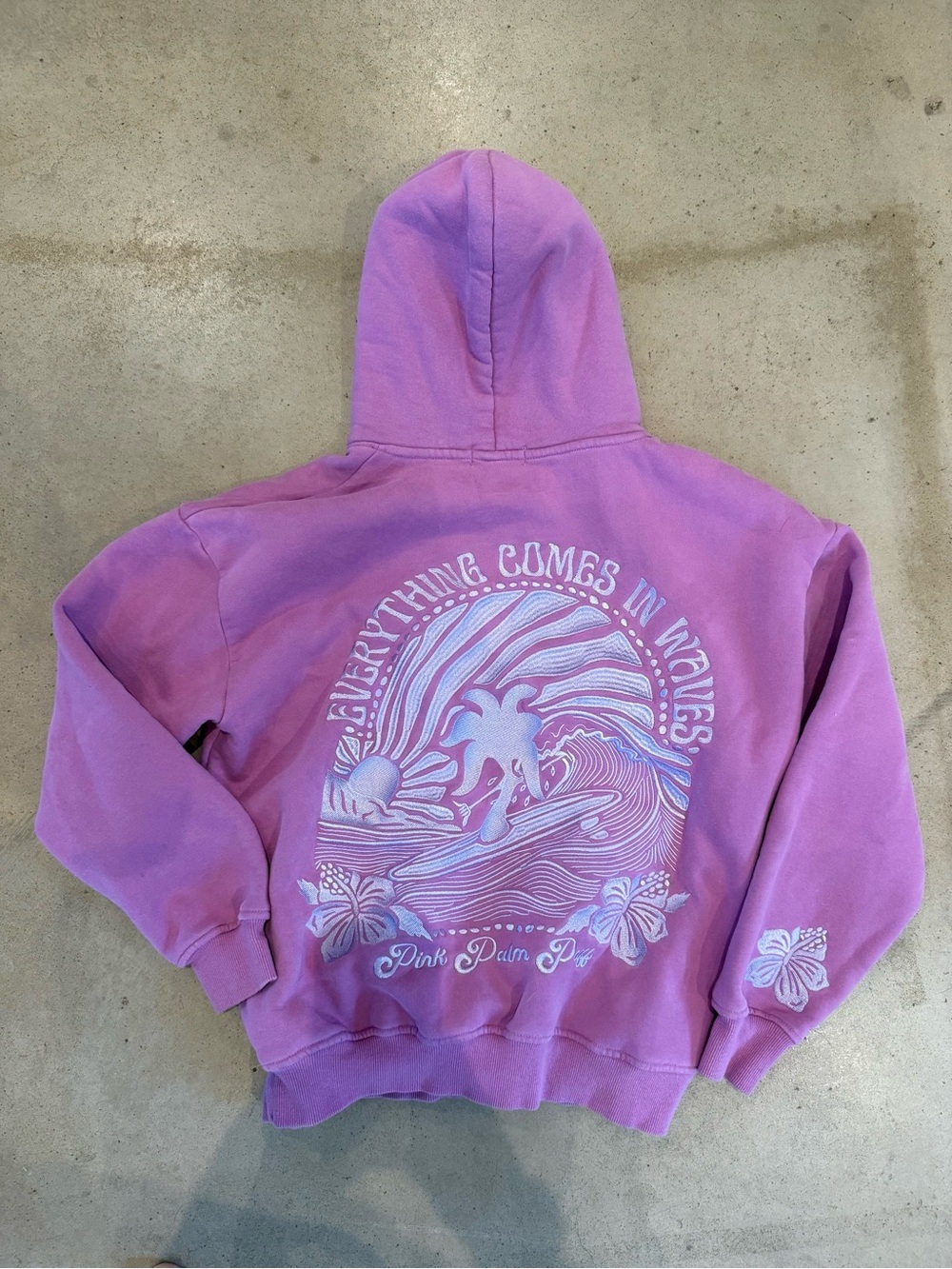 Pink Palm Puff Everything comes in waves in Açaí color Size small